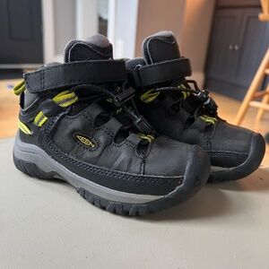 Little Kids Keen Hiking Boots Size 8